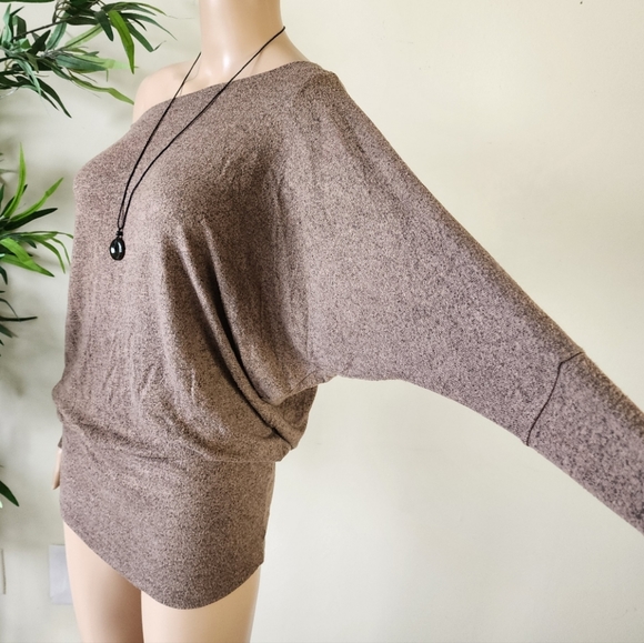 Boho Off shoulder Sweater top. - Picture 6 of 8